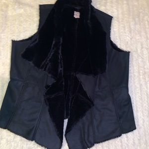 New Women's Plus Size 3X Black Faux Fur Sleeveless Vest Sweater Top NWT New Women's Plus Size 3X Black Faux Fur Sleeveless Vest Sweater Top NWT
